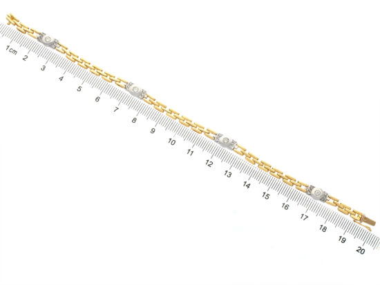 Diamond Bracelet Measurement With Ruler