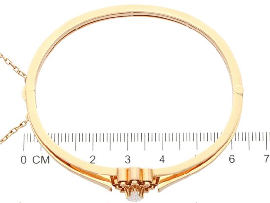Diamond Bangle Measurement With Ruler