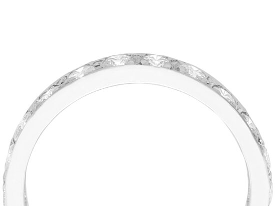 setting of Diamond Eternity Ring Brilliant Cut