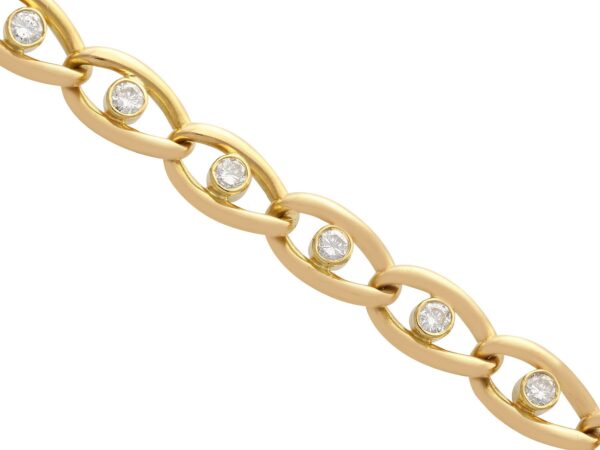 Diamond Curb Link Close-Up