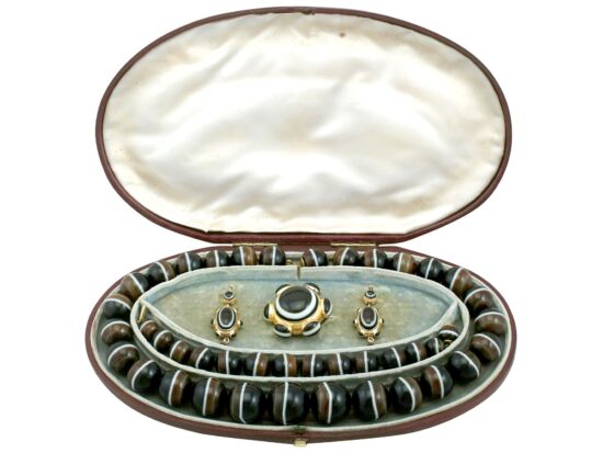 Boxed Agate Jewellery Set Displayed