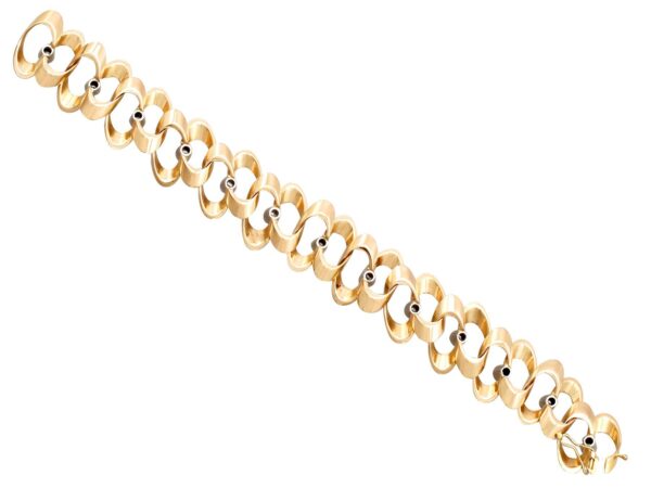 Yellow Gold Diamond Link Detail