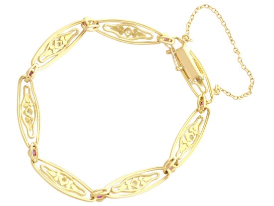 Gold Link Bracelet Detail