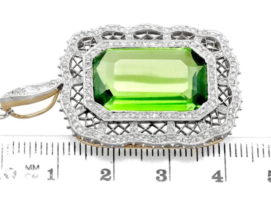 Antique Peridot Pendant in Yellow Gold size