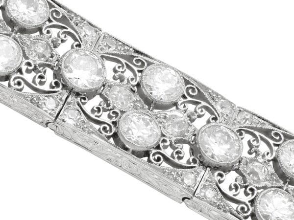 Antique Diamond Detail Platinum Close-Up