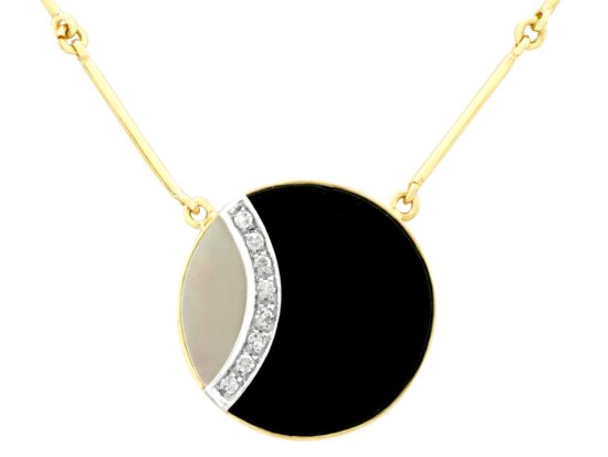 Black Onyx Pendant in Yellow Gold