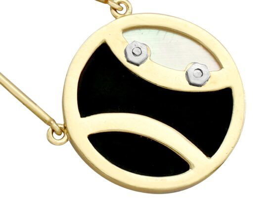 Black Onyx Pendant in Yellow Gold reverse