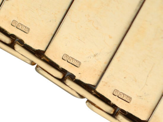 Gold Link Close Up