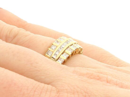 Vintage 18ct Yellow Gold Diamond Ring on hand