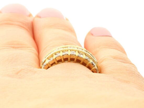 Vintage 18ct Yellow Gold Diamond Ring on finger