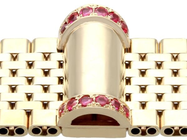 Ruby Yellow Gold Detail Close-Up