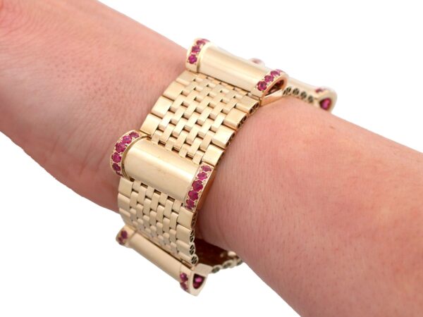 Vintage Yellow Gold Wrist View