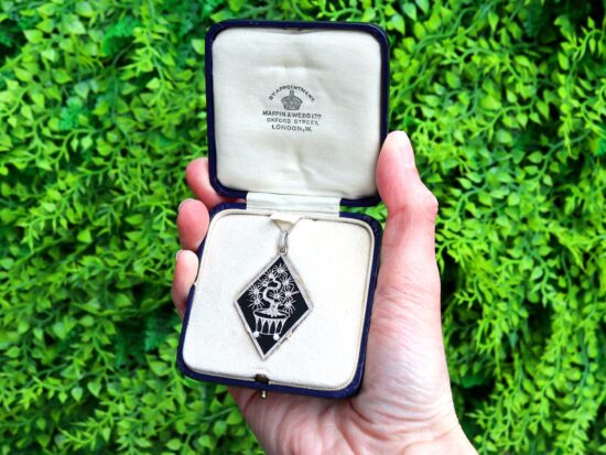 onyx diamond pendant boxed outside