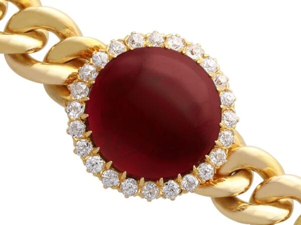 Cabochon Garnet Diamond Close-Up
