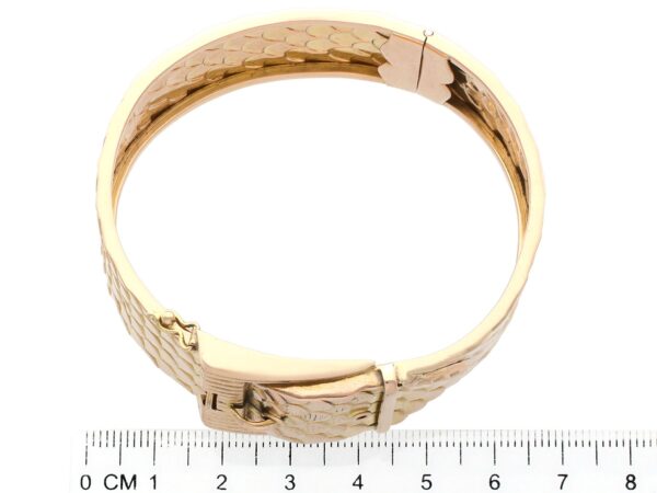 Buckle Bangle Measurement With Ruler