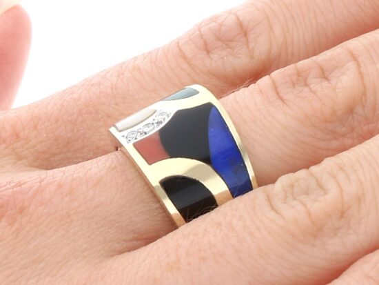 vintage gold and gemstone ring wearing