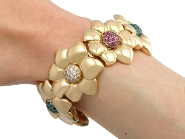 Vintage Yellow Gold Wrist View Close-Up