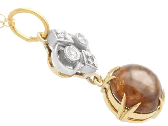 Yellow Gold Pendant Detail