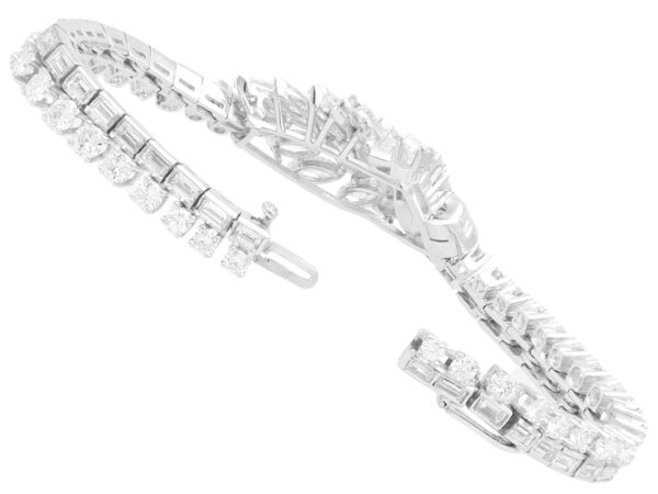 Platinum Clasp Open Detail