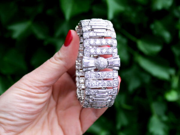 18ct white gold Art Deco bracelet outside
