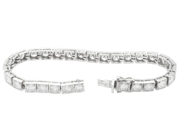 White Gold Clasp Open Detail Shot