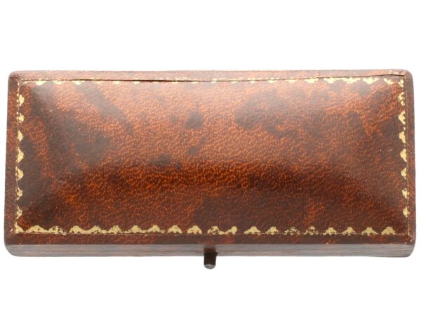 closed cufflink box