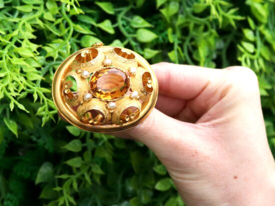 Gold Citrine Brooch Outside Detail