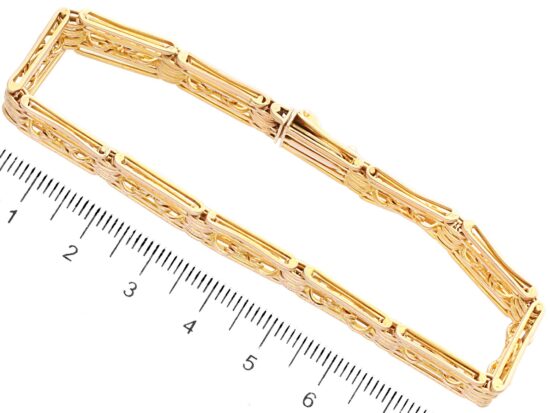 Measurement of Gold Gate Bracelet