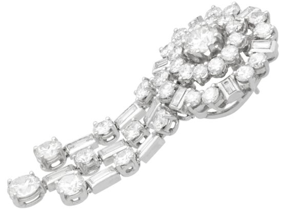 Feature Diamond Centre Closeup Shot