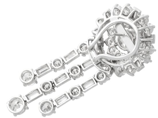 Linear Diamond Drop Closeup Reverse