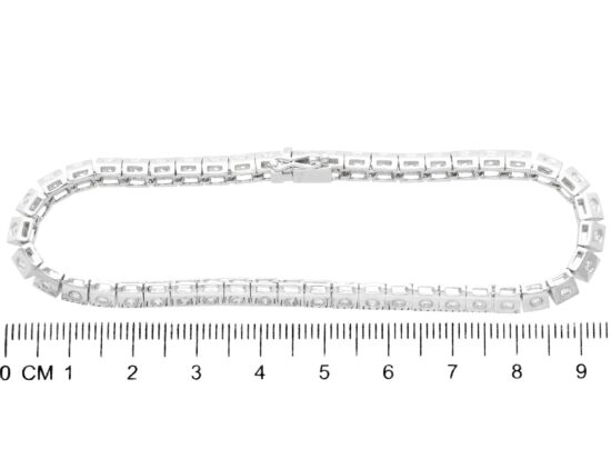 Diamond Bracelet Measurement With Ruler