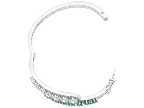 White Gold Clasp Open Detail
