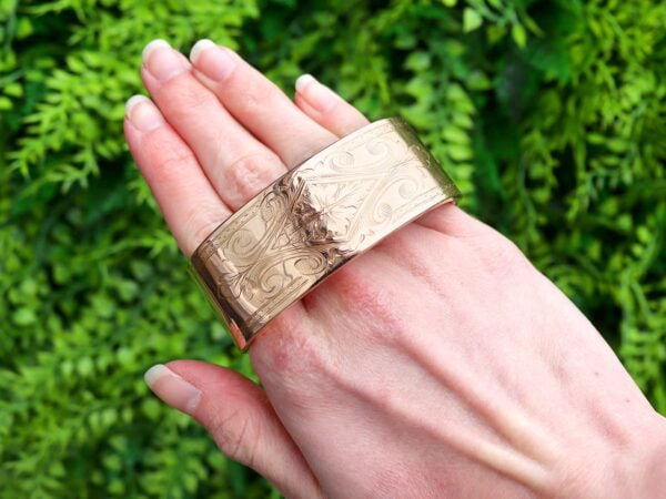 18ct Rose Gold Bangle Outdoor