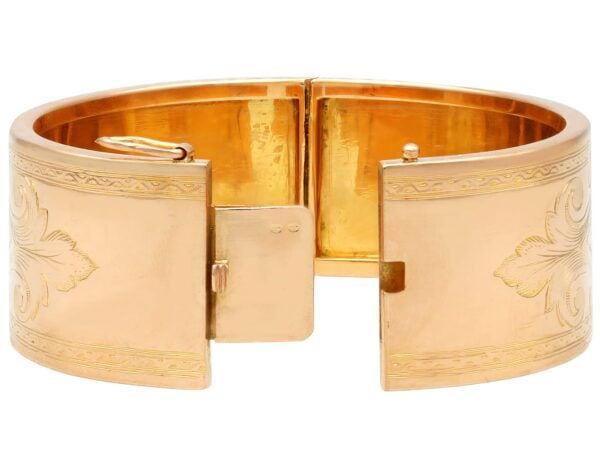 Antique Gold Clasp Open Detail