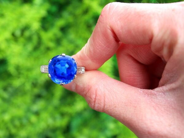 art deco Ceylon sapphire ring outside