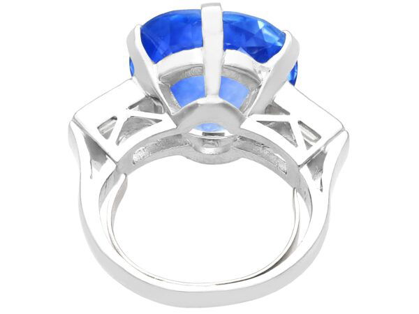 art deco Ceylon sapphire ring in paltinum
