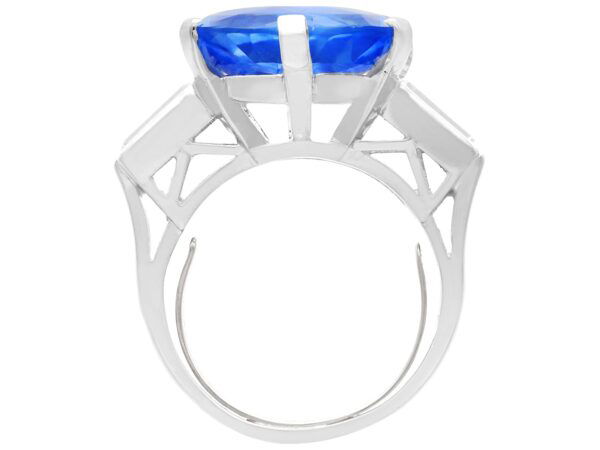 Ceylon sapphire ring in platinum