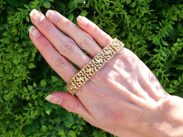Antique Yellow Gold Bracelet Outdoor