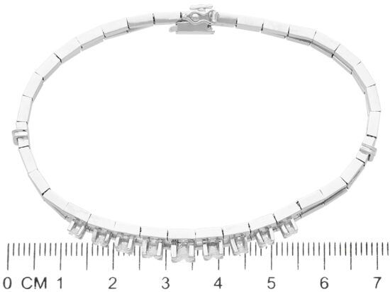 Diamond Bracelet Measurement With Ruler