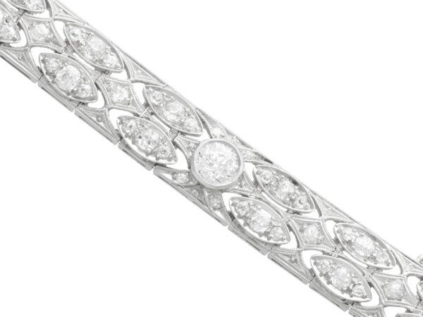 Sapphire Diamond Platinum Detail