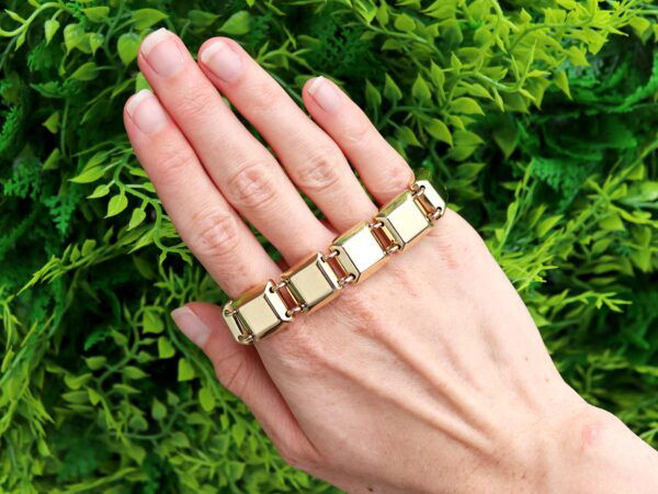 Yellow Gold Bracelet Outside Image