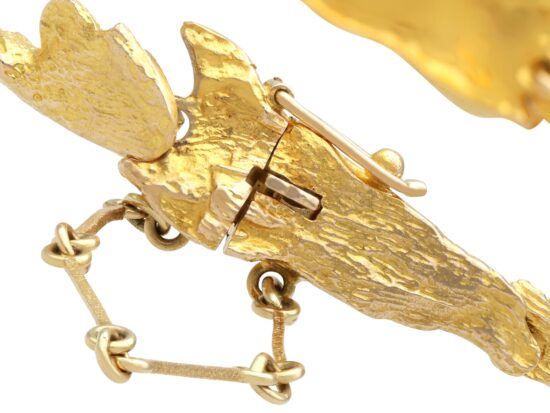 Gold Bracelet Link Close Up