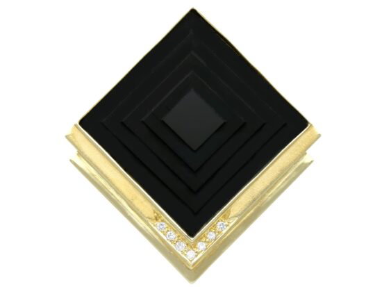 Vintage Black Onyx Brooch in Gold