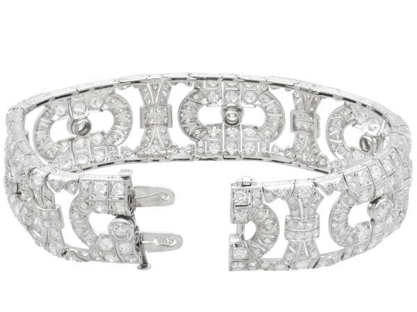 Platinum Clasp Open Detail