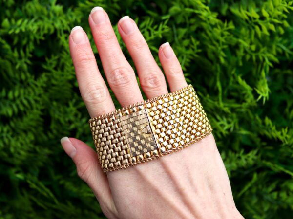 Yellow Gold Bracelet Outside