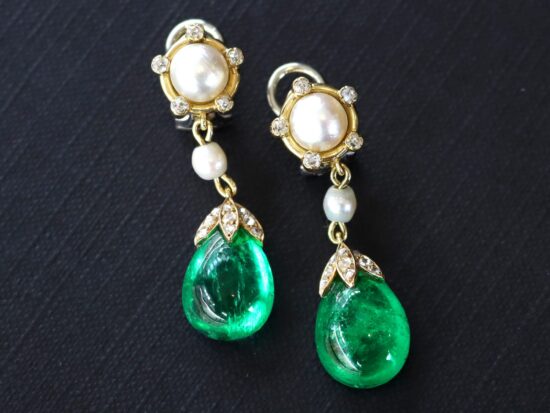 Drop Shape Emerald Bead Detail