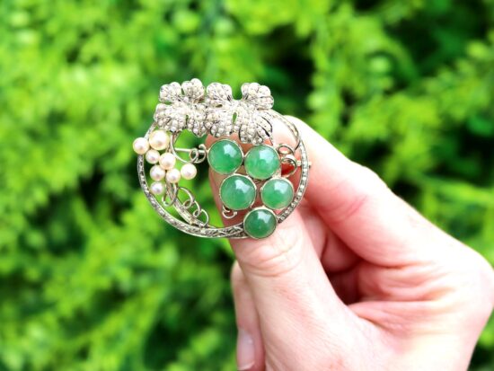 Chrysoprase Pearl Brooch Outside