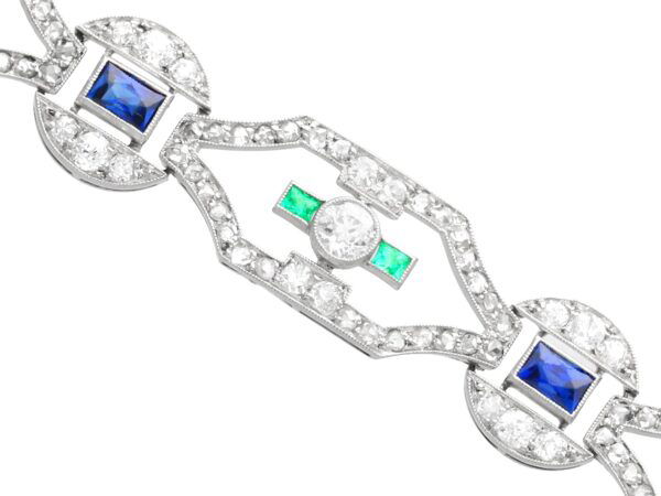 Emerald Detail Platinum Bracelet Close-Up
