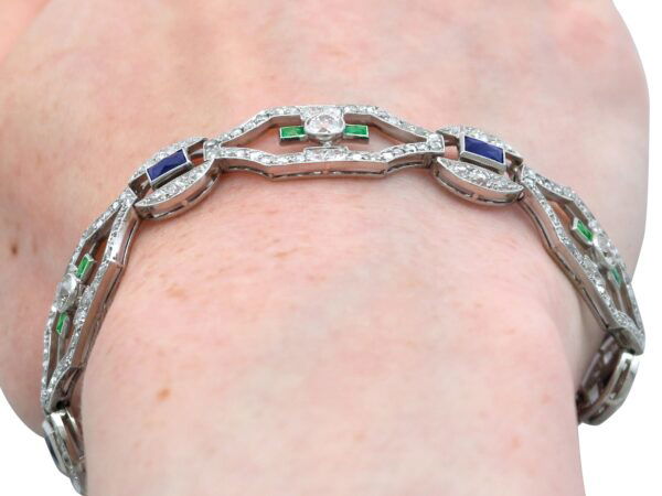 Emerald Detail Platinum Bracelet Close-Up