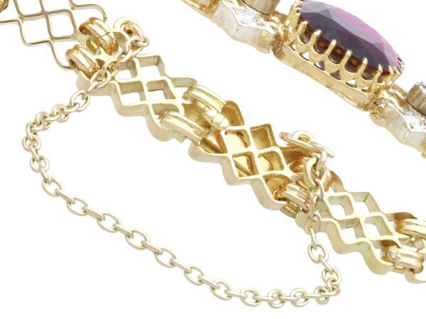 Yellow Gold Diamond Link Detail